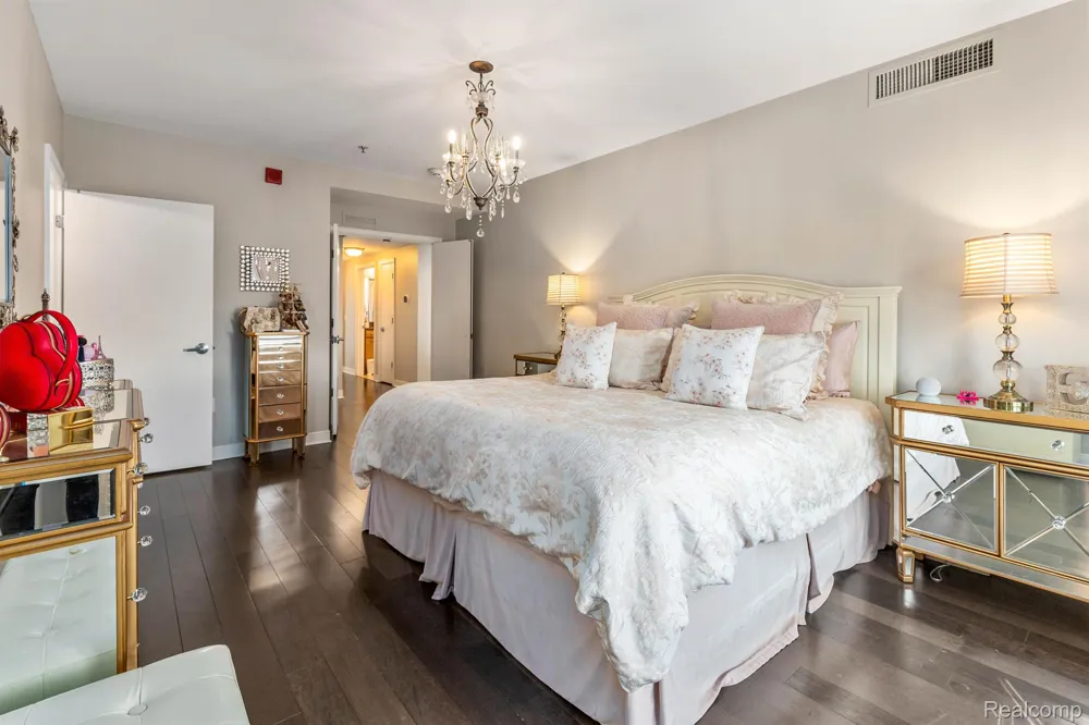 525 W Lafayette Boulevard #16B Detroit City, MI 48226