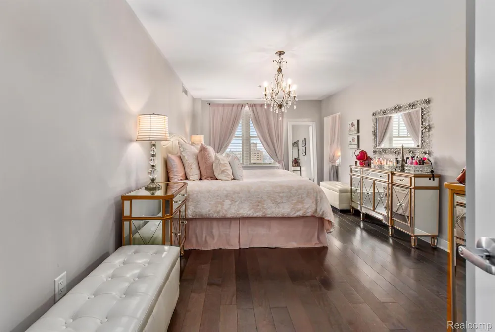 525 W Lafayette Boulevard #16B Detroit City, MI 48226