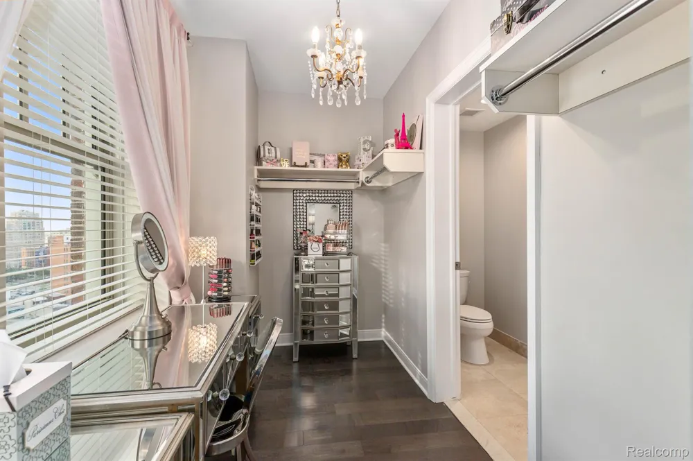 525 W Lafayette Boulevard #16B Detroit City, MI 48226