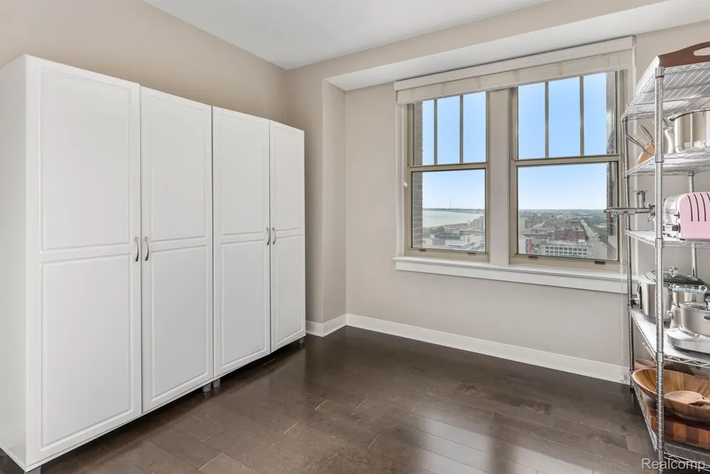 525 W Lafayette Boulevard #16B Detroit City, MI 48226