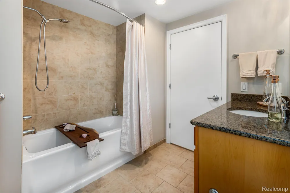 525 W Lafayette Boulevard #16B Detroit City, MI 48226