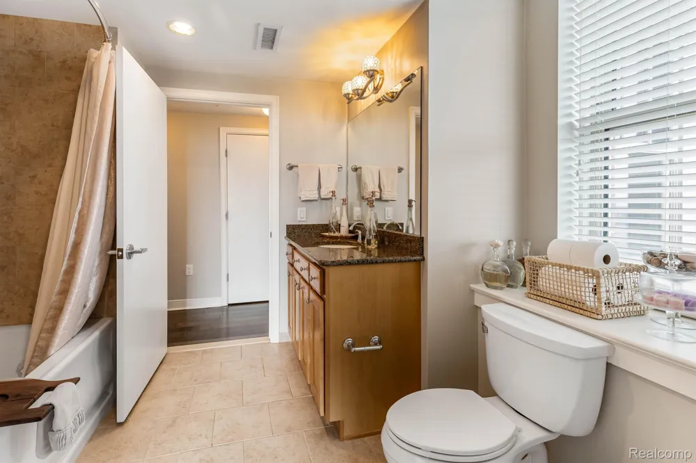 525 W Lafayette Boulevard #16B Detroit City, MI 48226