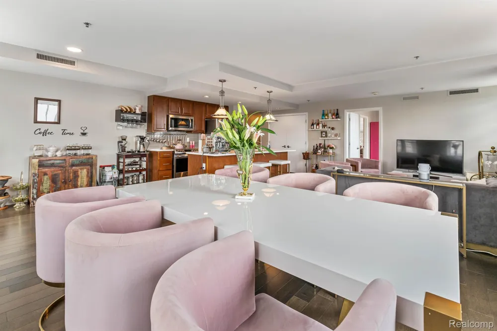 525 W Lafayette Boulevard #16B Detroit City, MI 48226