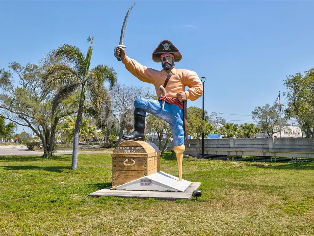 141 104TH AVENUE Treasure Island, FL 33706