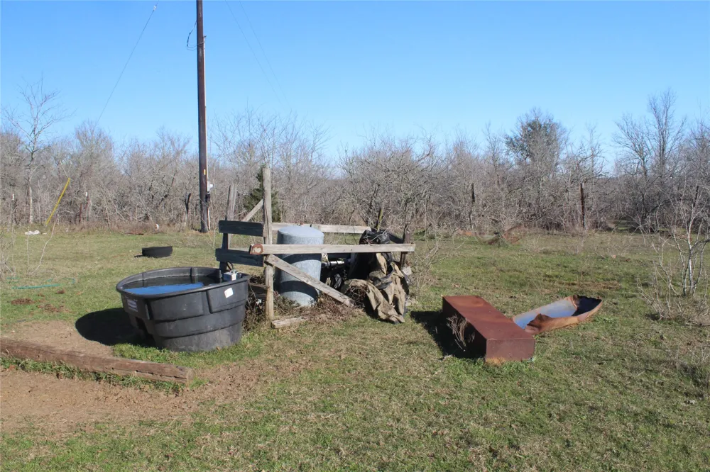 1223 County Road 429 Dime Box, TX 77853