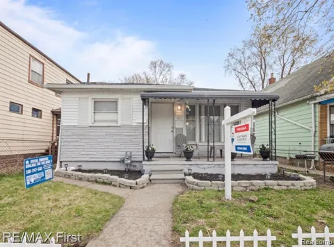 87 E PLEASANT STREET