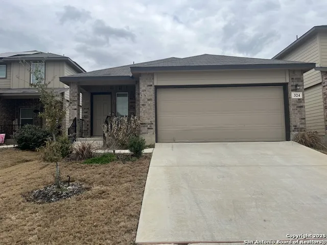324 Middle Green Loop Floresville, TX 78114