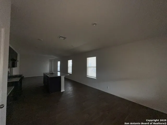 324 Middle Green Loop Floresville, TX 78114