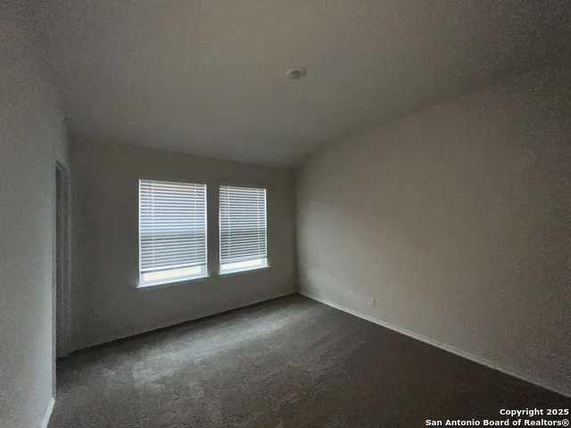 324 Middle Green Loop Floresville, TX 78114
