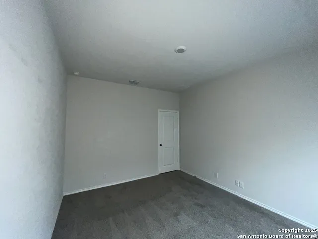 324 Middle Green Loop Floresville, TX 78114
