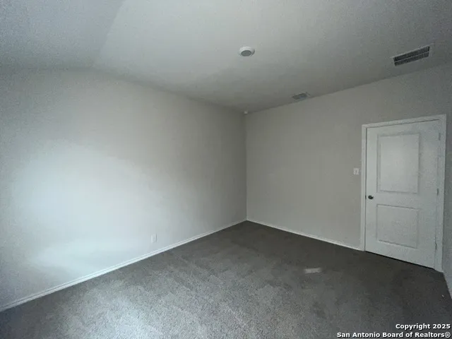 324 Middle Green Loop Floresville, TX 78114
