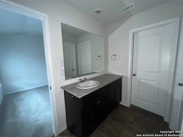 324 Middle Green Loop Floresville, TX 78114