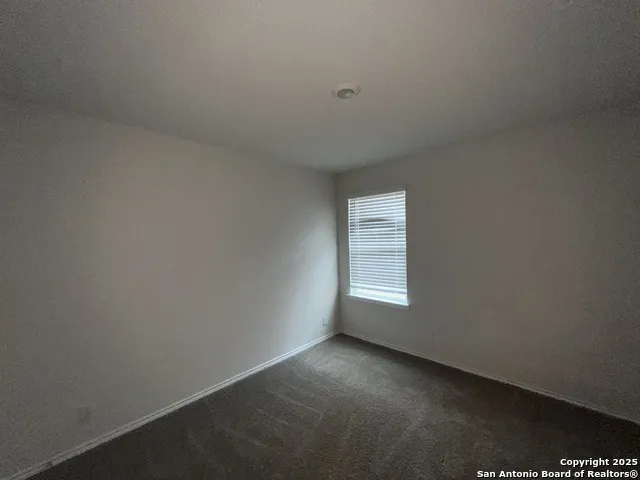 324 Middle Green Loop Floresville, TX 78114