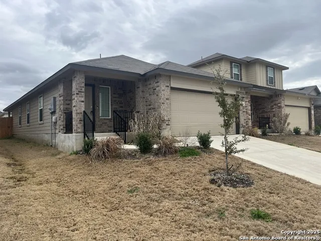 324 Middle Green Loop Floresville, TX 78114