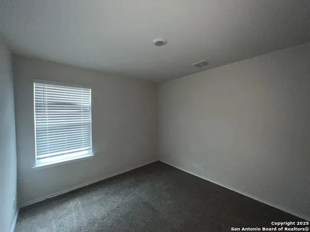 324 Middle Green Loop Floresville, TX 78114