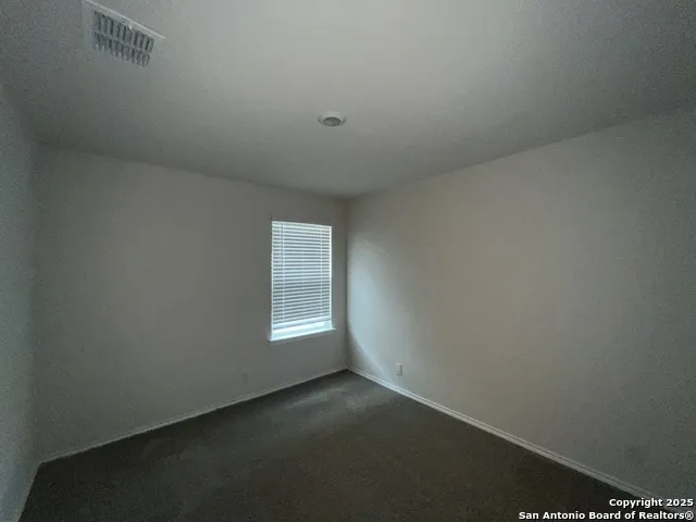 324 Middle Green Loop Floresville, TX 78114