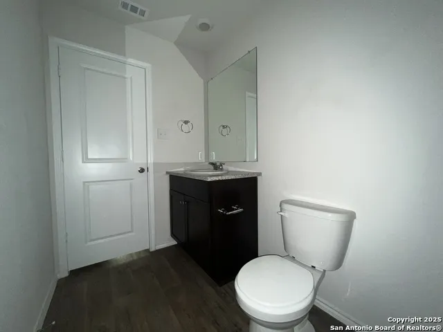 324 Middle Green Loop Floresville, TX 78114
