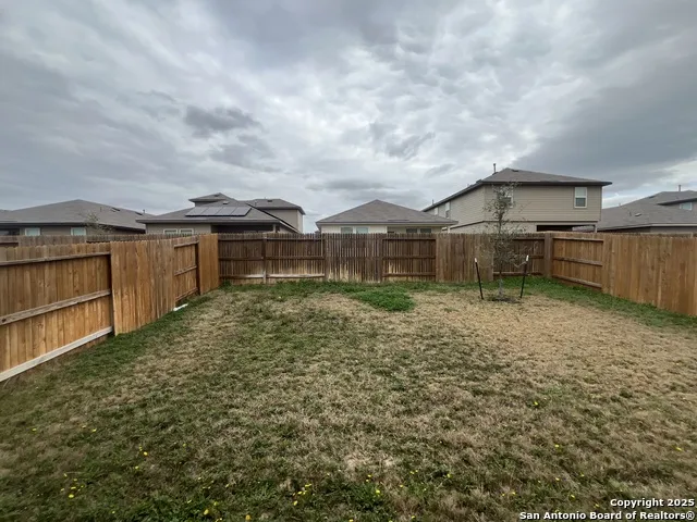 324 Middle Green Loop Floresville, TX 78114