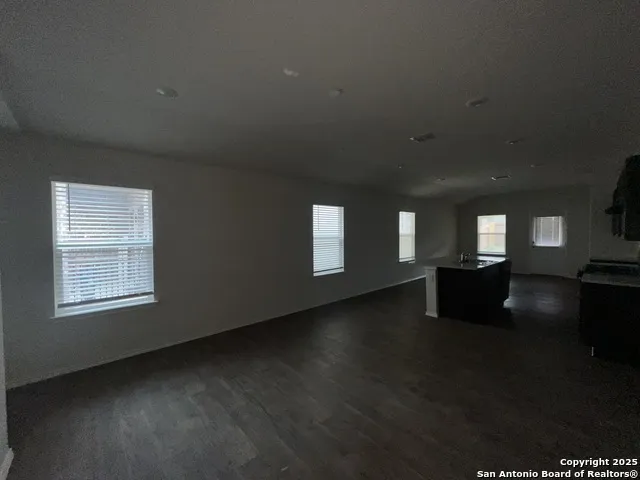 324 Middle Green Loop Floresville, TX 78114