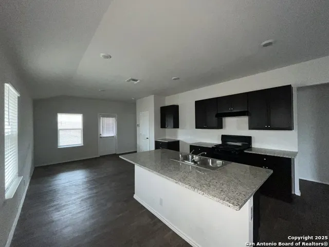 324 Middle Green Loop Floresville, TX 78114