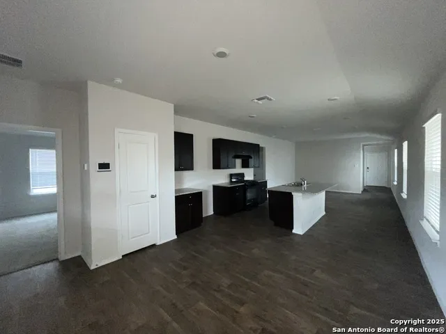 324 Middle Green Loop Floresville, TX 78114