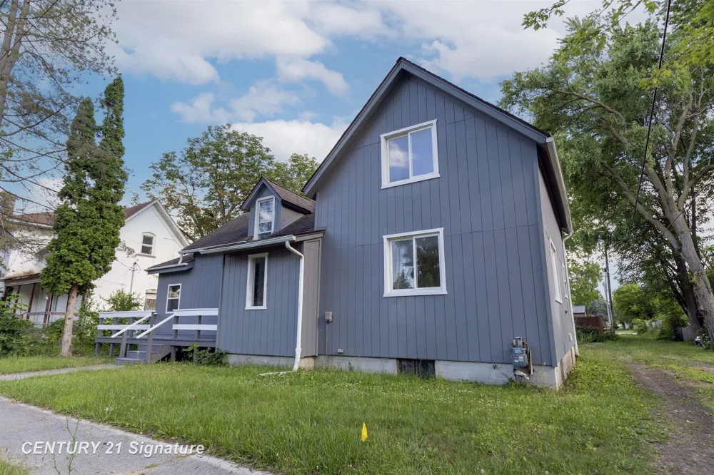 611 W 2nd Street Pinconning City, MI 48650
