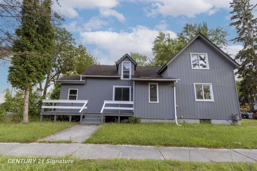 611 W 2nd Street Pinconning City, MI 48650