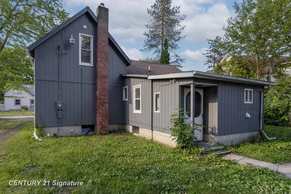 611 W 2nd Street Pinconning City, MI 48650