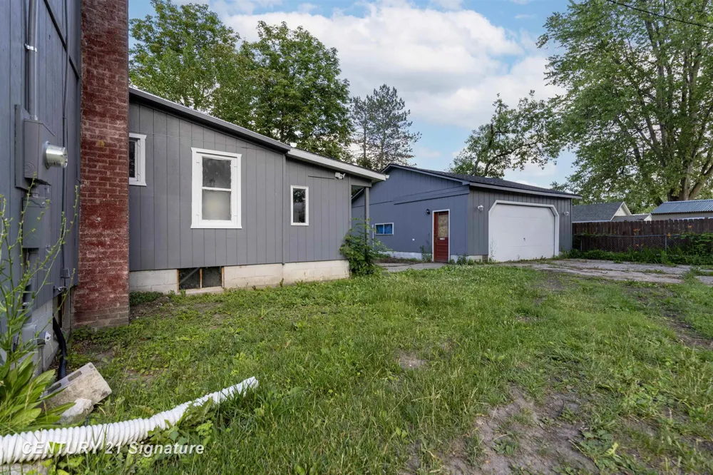 611 W 2nd Street Pinconning City, MI 48650