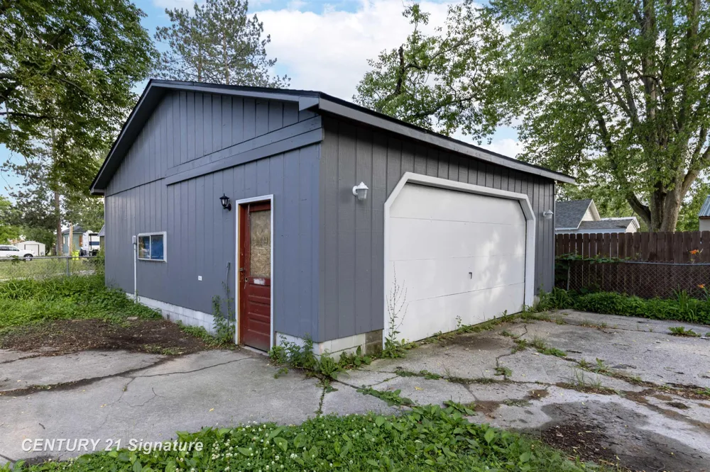 611 W 2nd Street Pinconning City, MI 48650