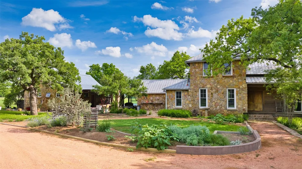 2969 COUNTY LANE 422 Talpa, TX 76882