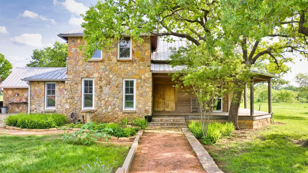 2969 COUNTY LANE 422 Talpa, TX 76882