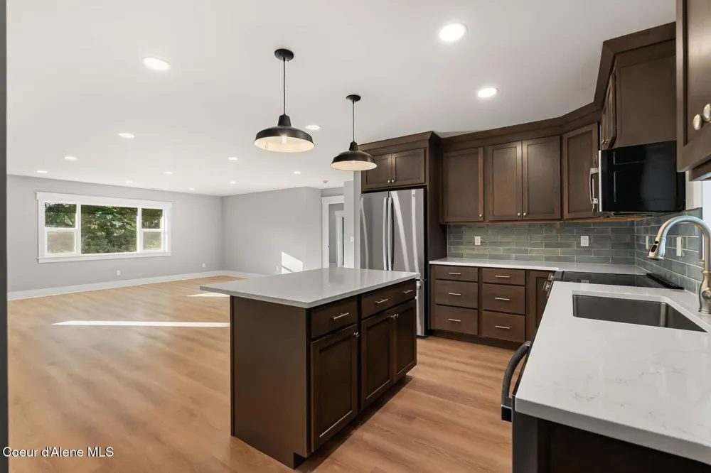 14981 Highway 2 Laclede, ID 83841