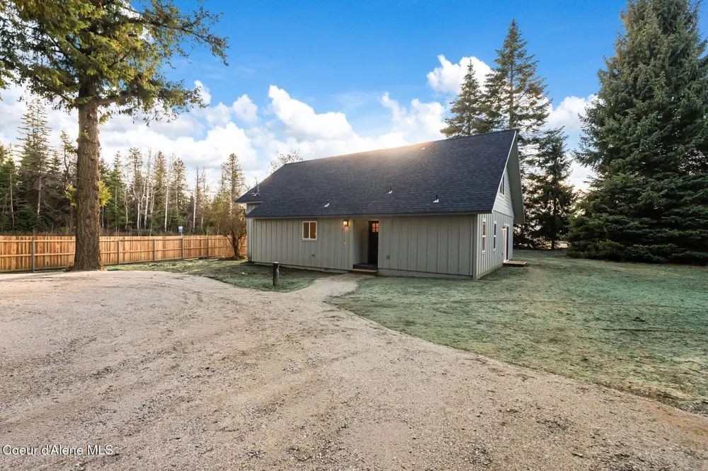 14981 Highway 2 Laclede, ID 83841