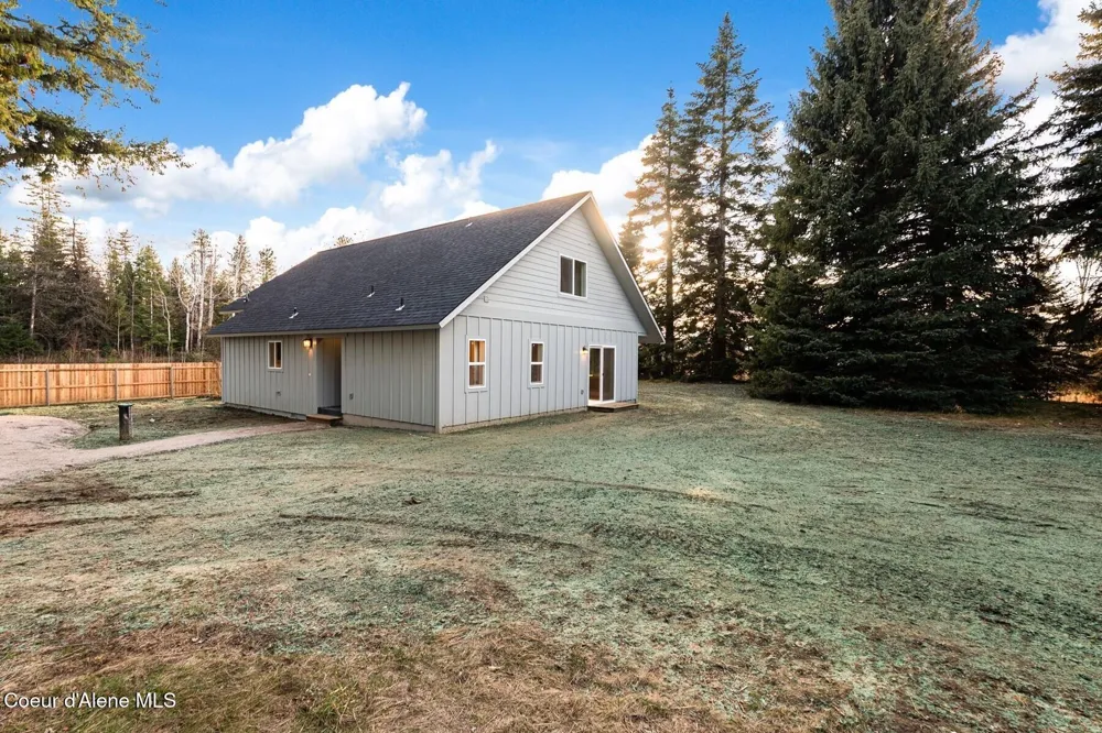 14981 Highway 2 Laclede, ID 83841