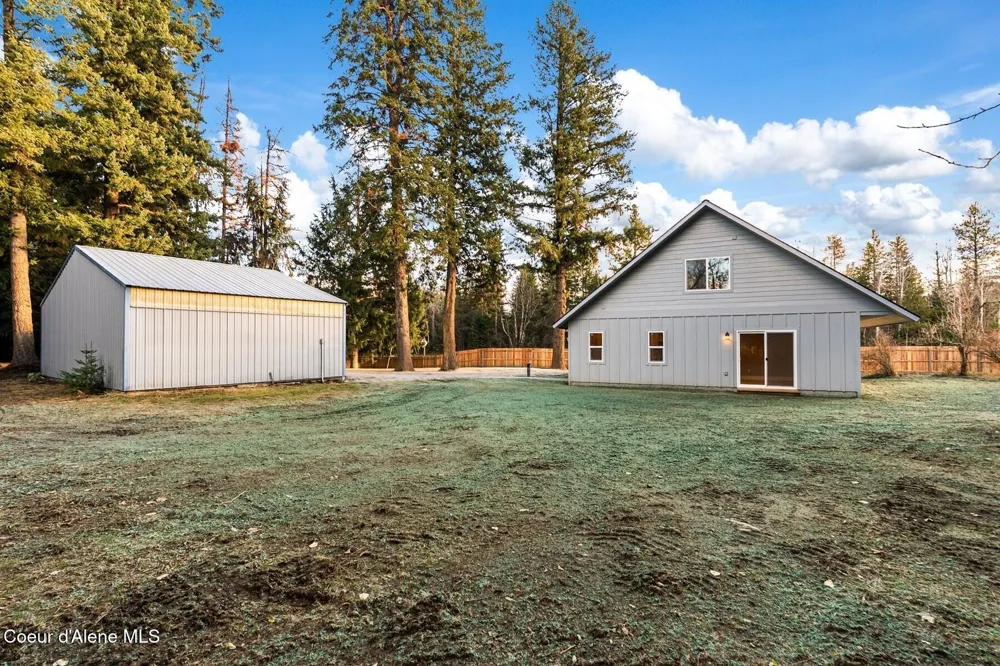 14981 Highway 2 Laclede, ID 83841