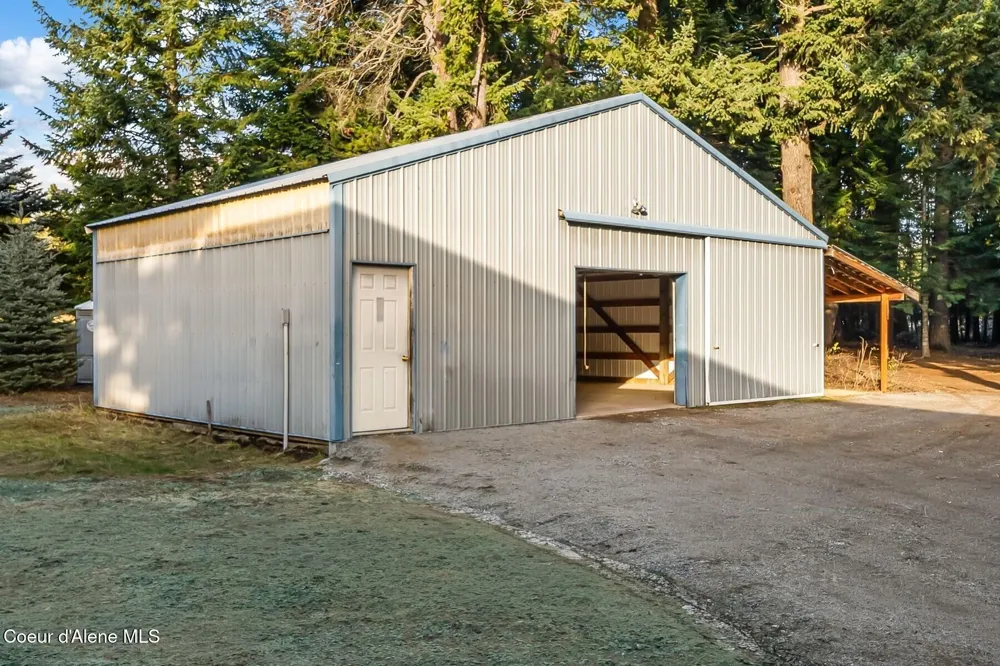 14981 Highway 2 Laclede, ID 83841