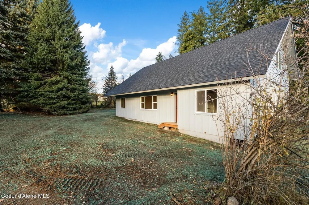 14981 Highway 2 Laclede, ID 83841