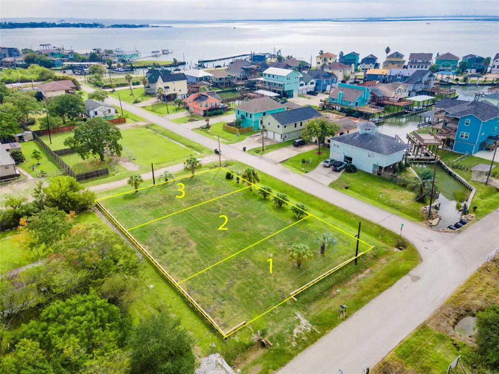 3 Avenue L Bacliff, TX 77518