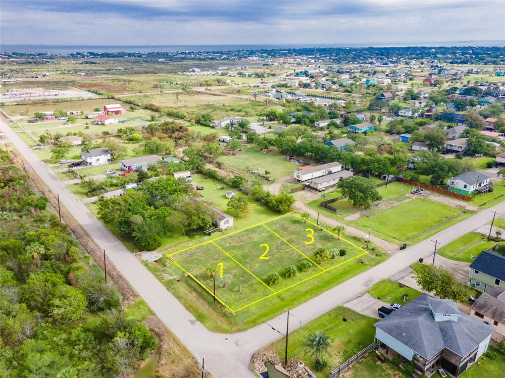 3 Avenue L Bacliff, TX 77518