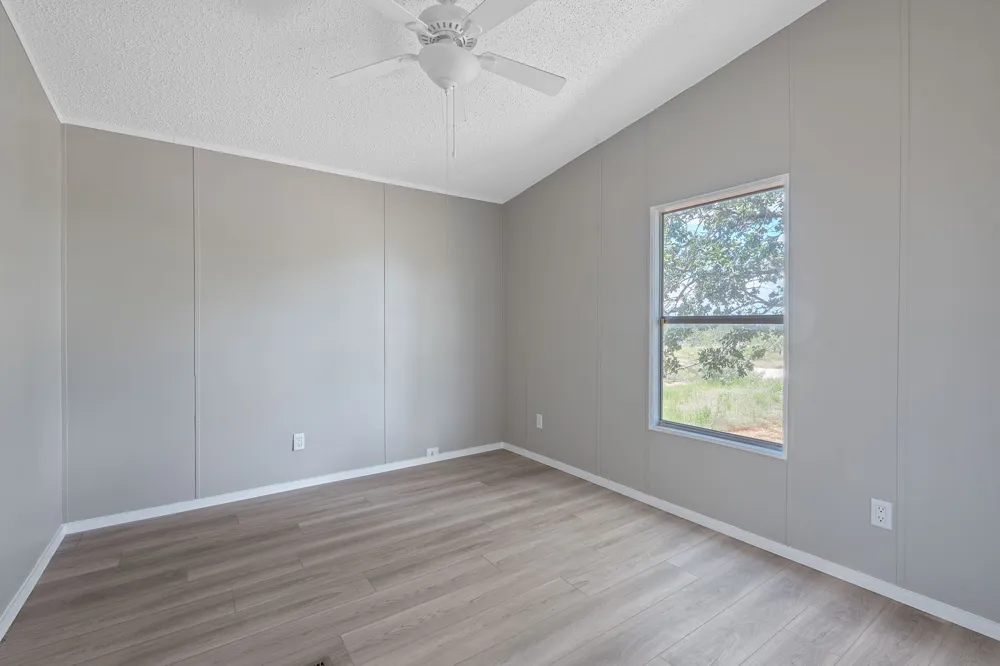 1385 Pettytown Road Dale, TX 78616