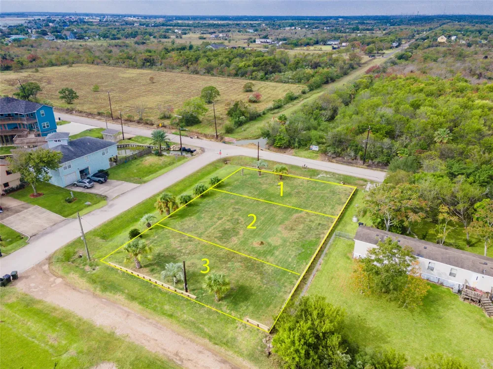 1 Avenue L Bacliff, TX 77518