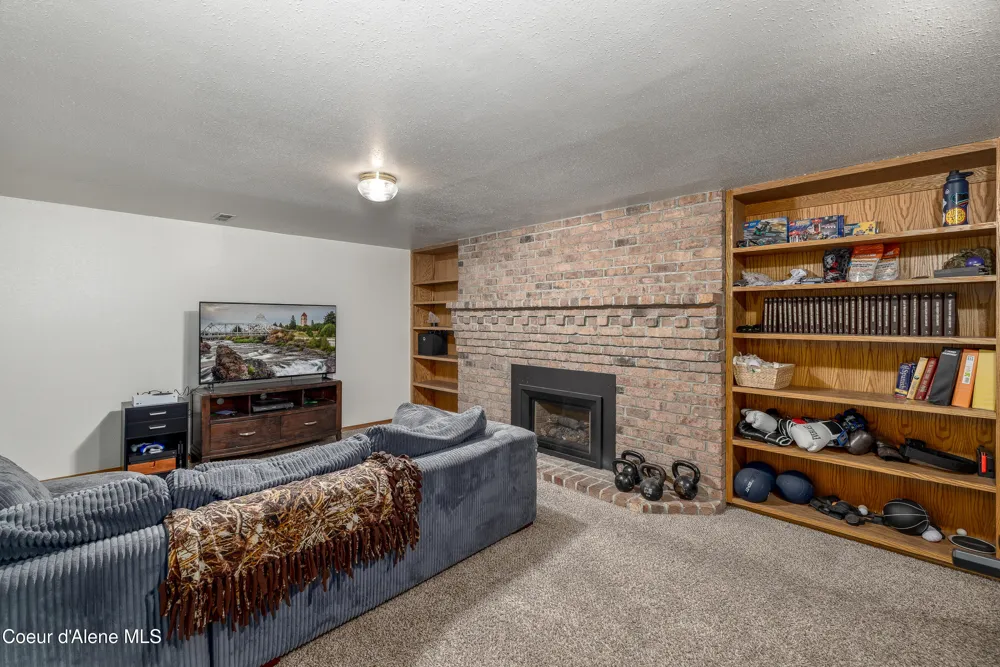 10378 Bateman Street Hayden, ID 83835