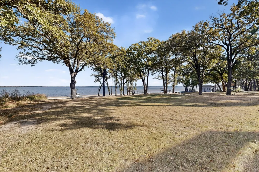 8839 Southern Shore Court Kemp, TX 75143