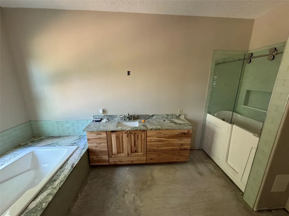 10505 Crosby Lynchburg Road Highlands, TX 77532