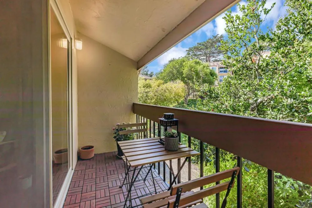 1210 Golden Oaks Lane Monterey, CA 93940