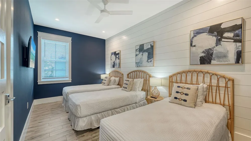 2175 AVENUE A Bradenton Beach, FL 34217