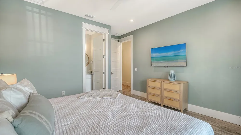 2175 AVENUE A Bradenton Beach, FL 34217