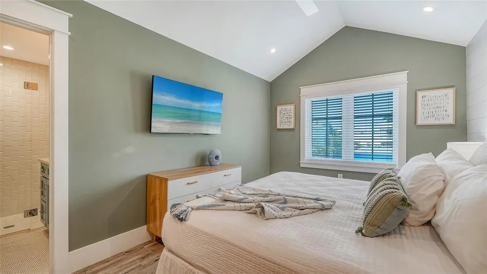 2175 AVENUE A Bradenton Beach, FL 34217