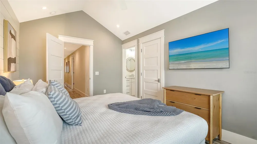 2175 AVENUE A Bradenton Beach, FL 34217